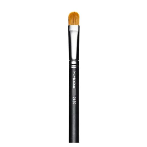 MAC shops brushes